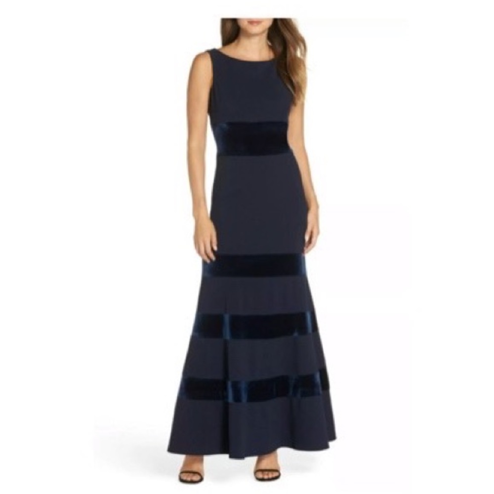NWT Vince Camuto Navy trumpet dress
